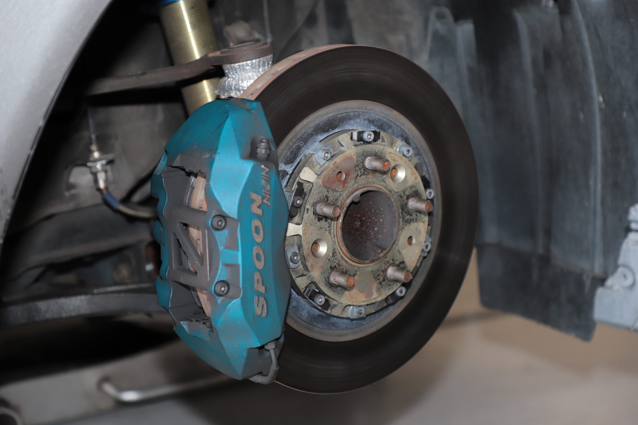 制動力強化はもちろん熱害軽減にも貢献。六ッ美瀬戸自動車がS2000リア