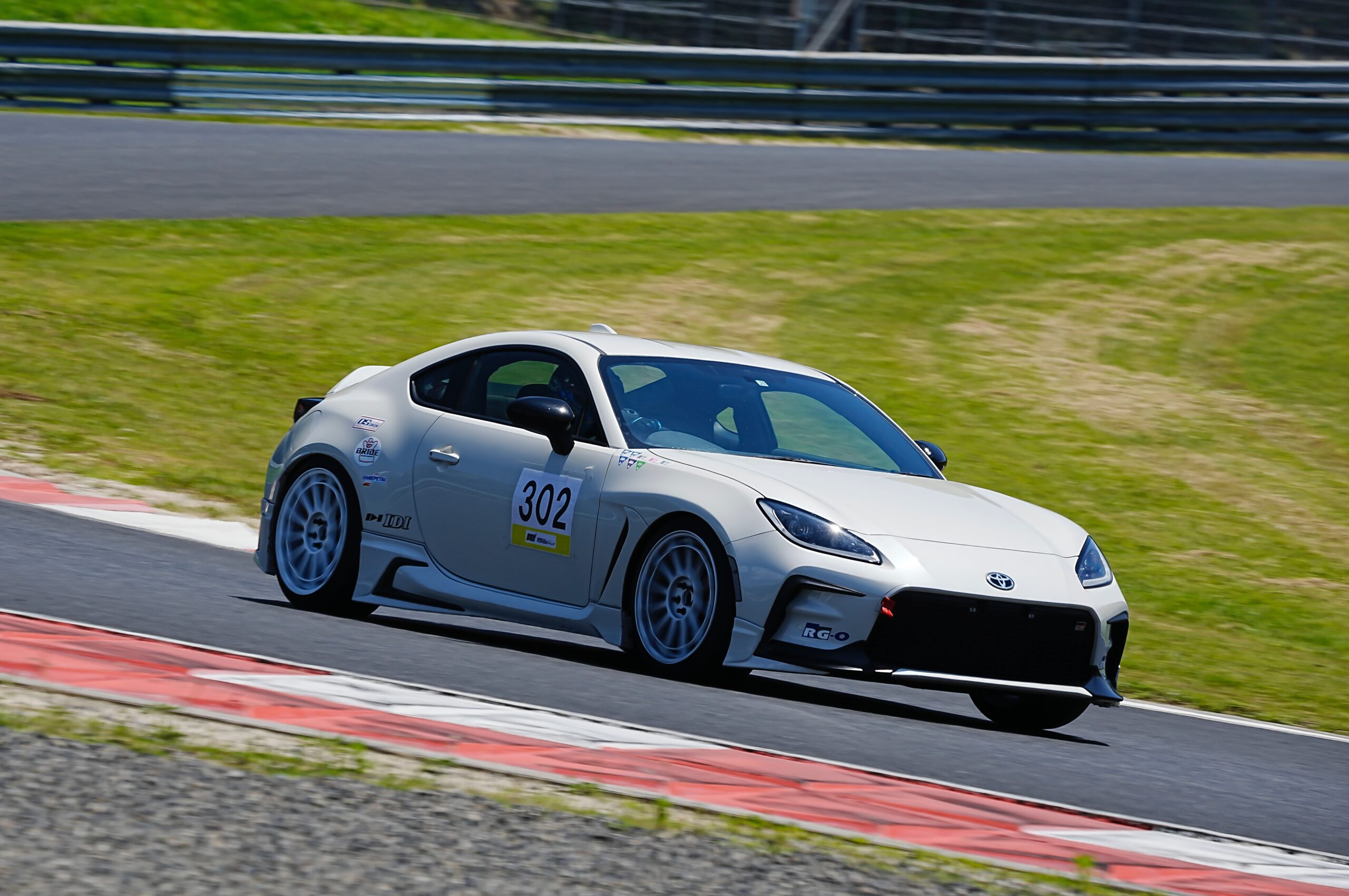 RG-O ZN8 GR86「開発中のエキマニとGR86/BRZ専用設計ホイールのNT03RR