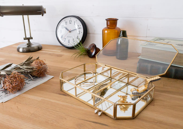 仕切り付き真鍮ガラスジュエリーボックス、ディスプレイ用にも映える