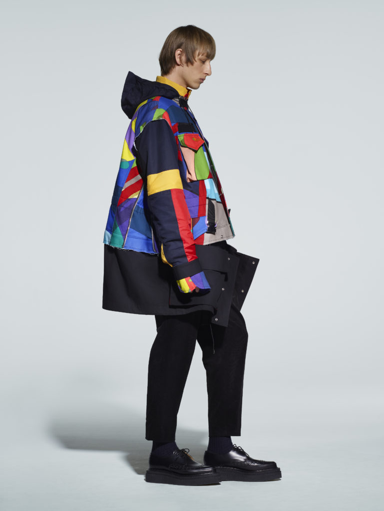 sacai x KAWSの “着るアート” 、マルチカラー＆カモフラの