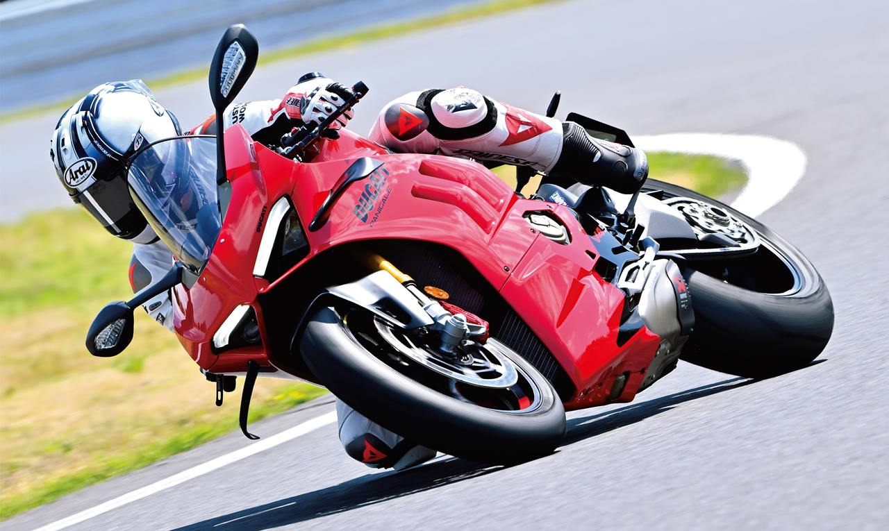 PIRELLI DIABLO SUPERCORSA V4 SP｜最新SSの性能を最大限発揮させ