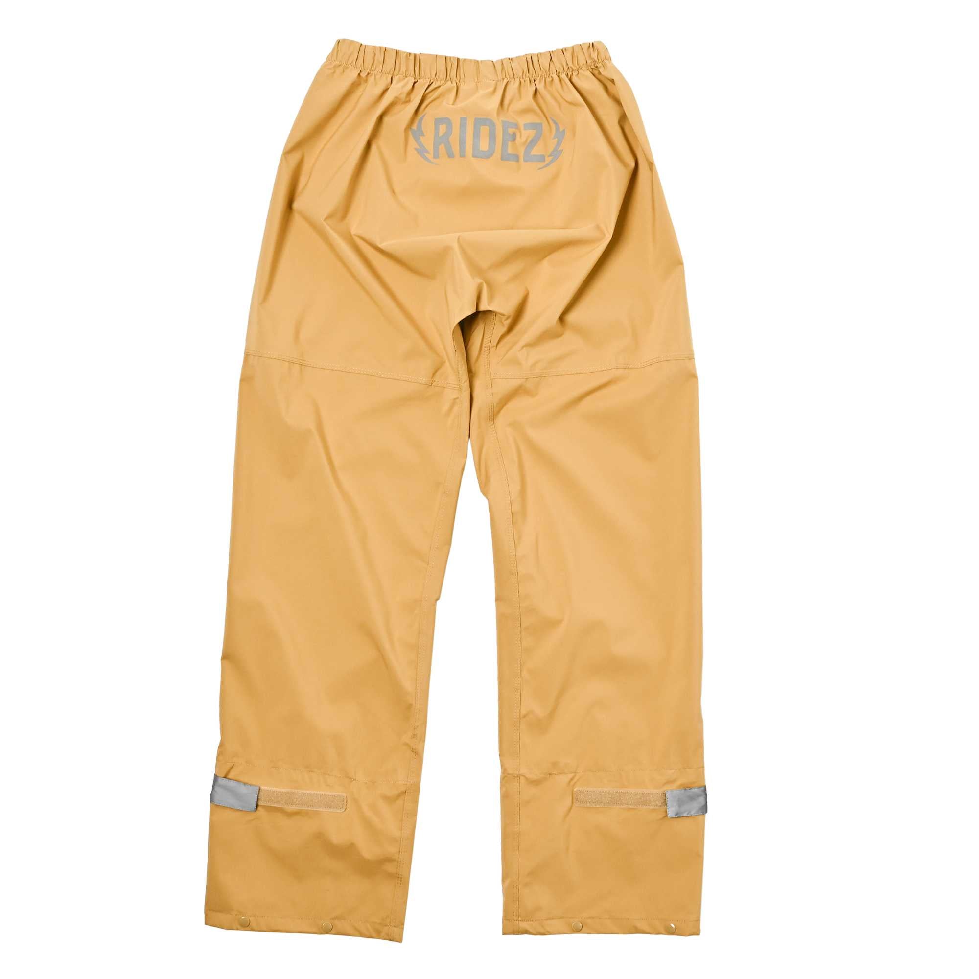 小さいは正義！これが進化したバイク用レインパンツ。350mi缶と同じ