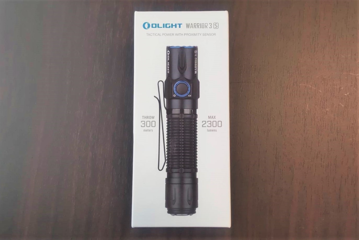OLIGHT製LEDライト『WARRIOR 3S』をもらったのでレビュー＆水に沈めて