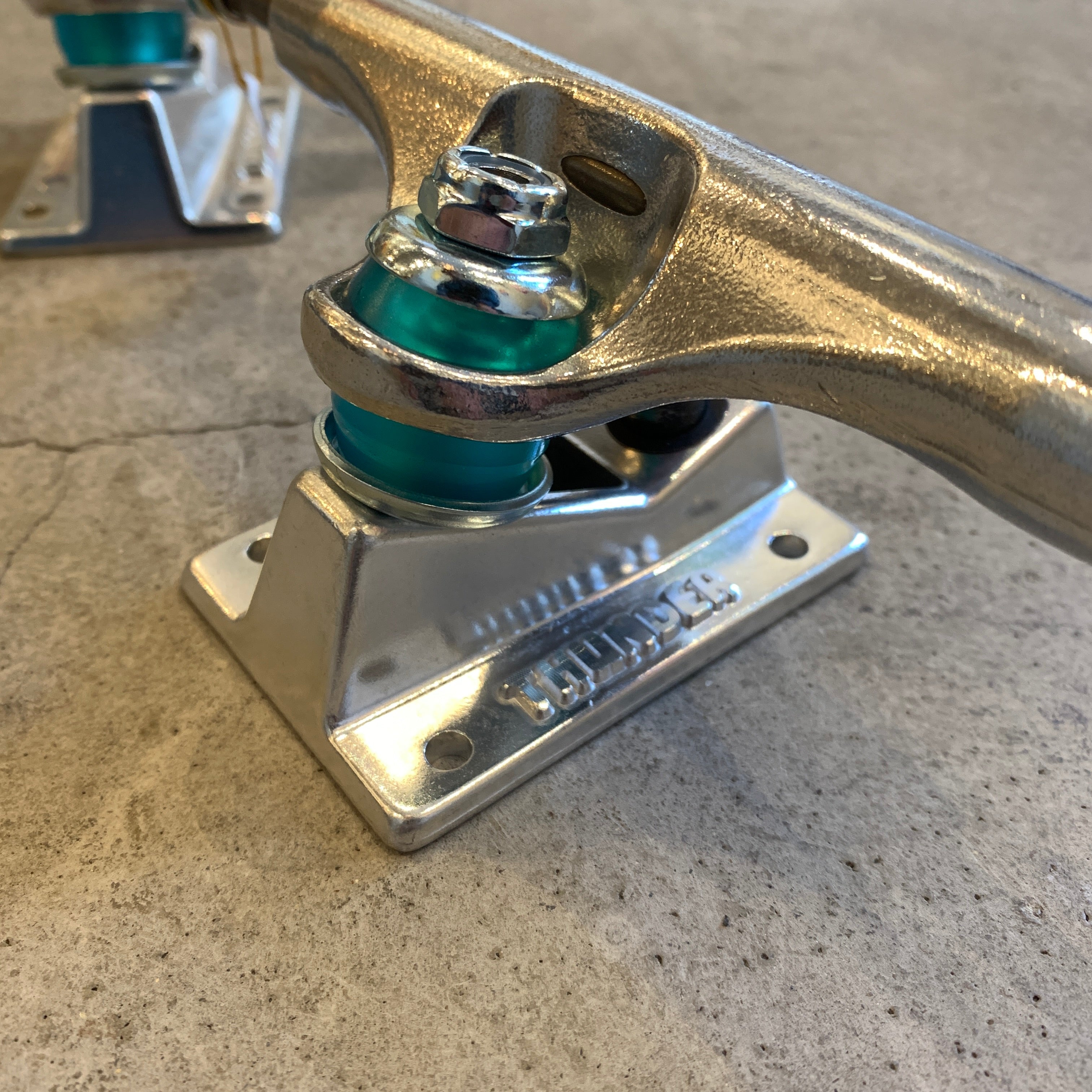 THUNDER] HOLLOW LIGHTS - 147 HI – RIVERBIRCH SKATESHOP