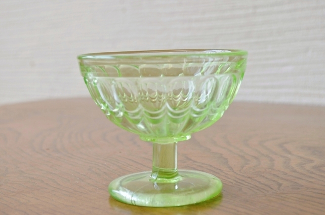 古道具 ウランガラスの氷コップ | 買取実績 | 骨董品・古美術品買取