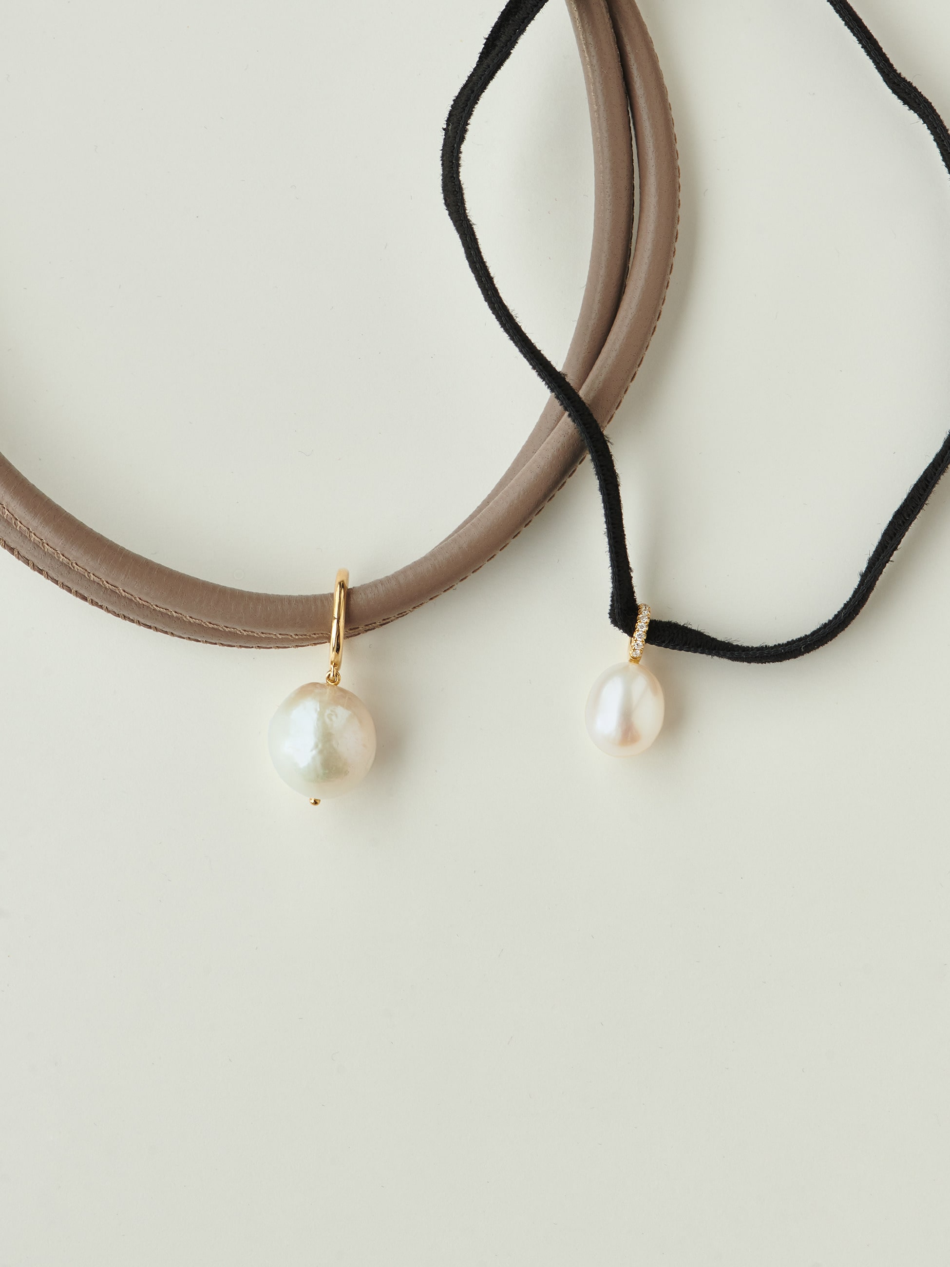 トープ レザー パールチャーム ネックレス｜MIZUKI(ミズキ)｜Ron Herman