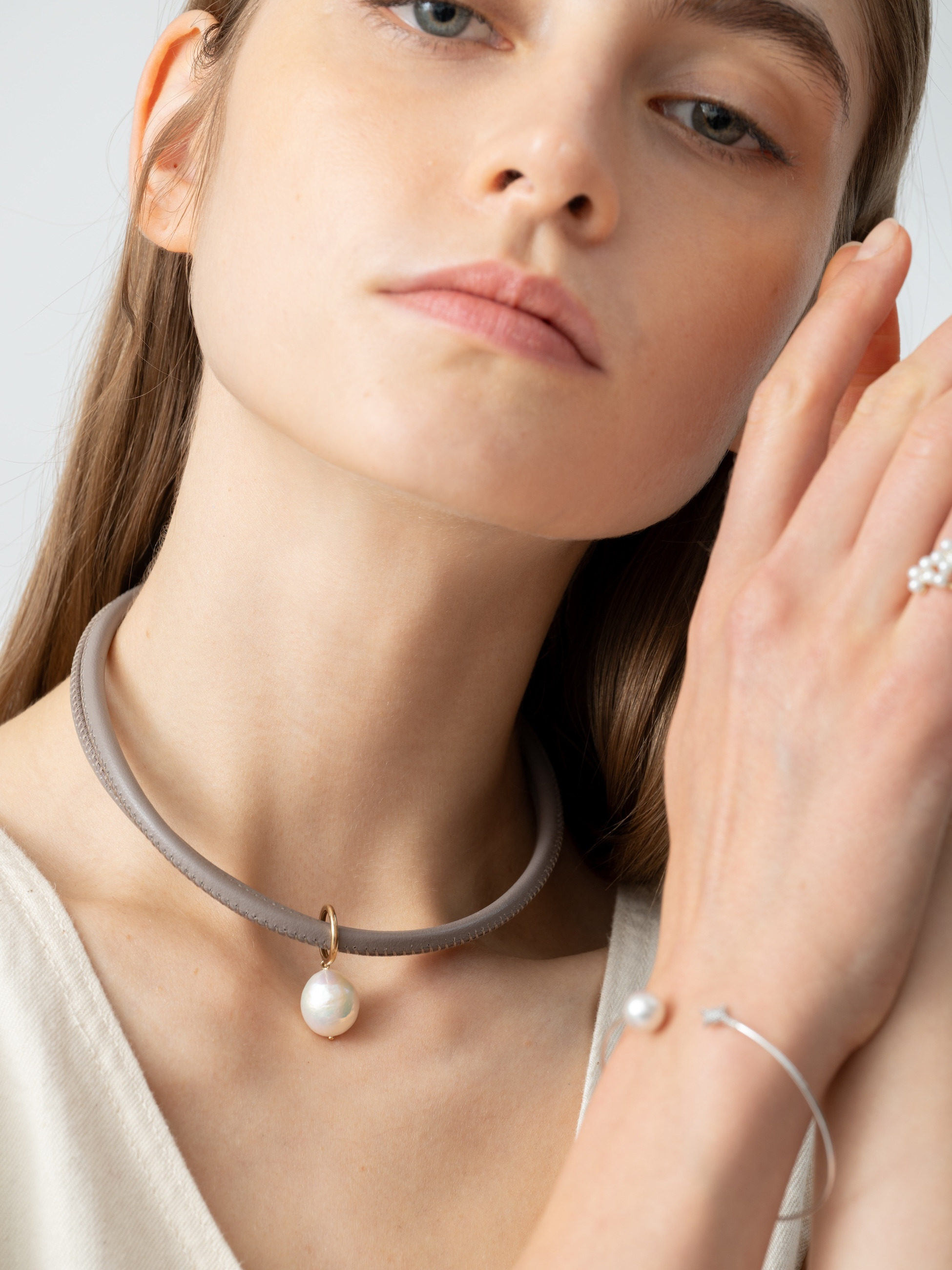 トープ レザー パールチャーム ネックレス｜MIZUKI(ミズキ)｜Ron Herman