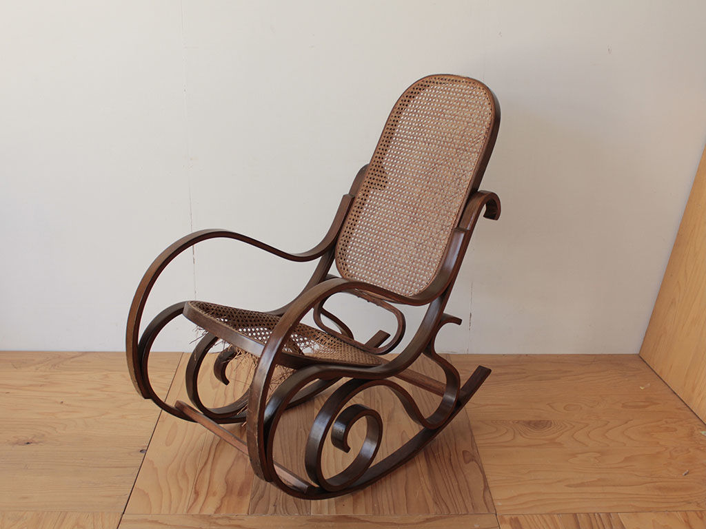 ラタンのロッキングチェアを破れてしまった座面丸ごとリメイク修理