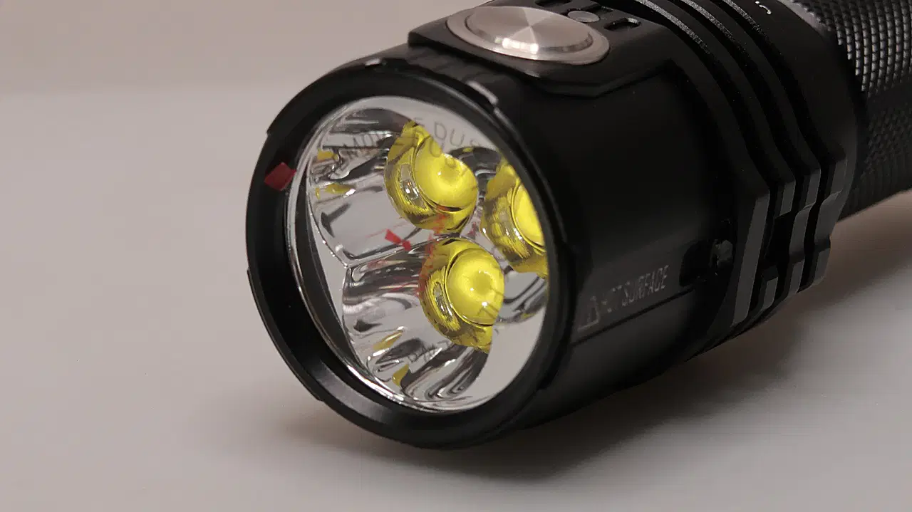 IMALENT MS03 / 3x CREE XHP70.2 : 21700 – 13,000lm Flashlight