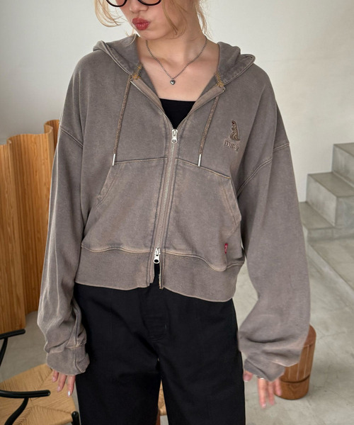 m:rex】ミニ恐竜刺しゅうショート丈フードZIPパーカー｜DOUBLE NAME