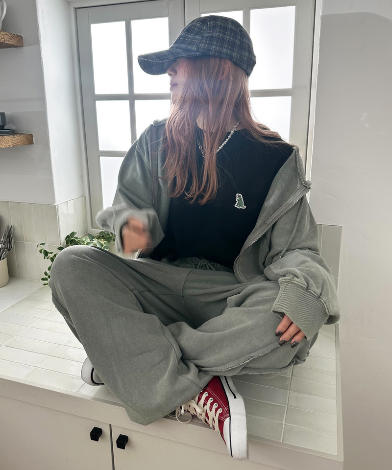 m:rex】ミニ恐竜刺しゅうショート丈フードZIPパーカー｜DOUBLE NAME