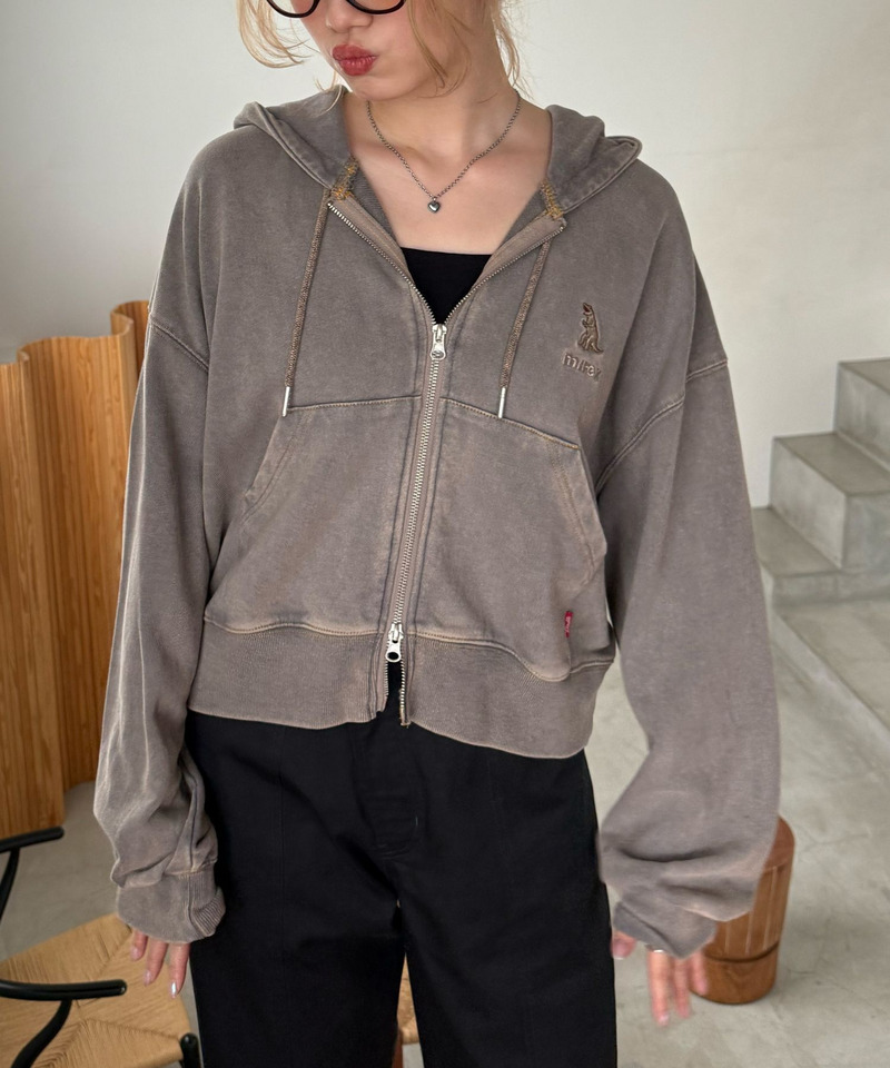 m:rex】ミニ恐竜刺しゅうショート丈フードZIPパーカー｜DOUBLE NAME