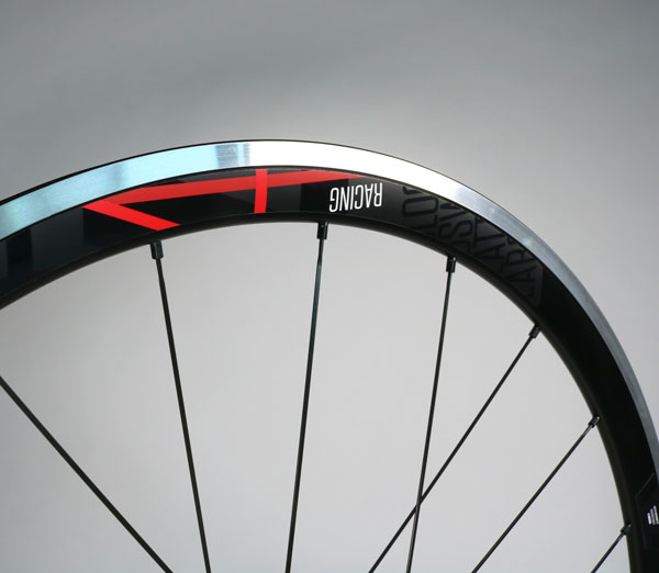 レーシング4 2019を先行発売！エアロ効果だけでないその魅力を徹底解明！