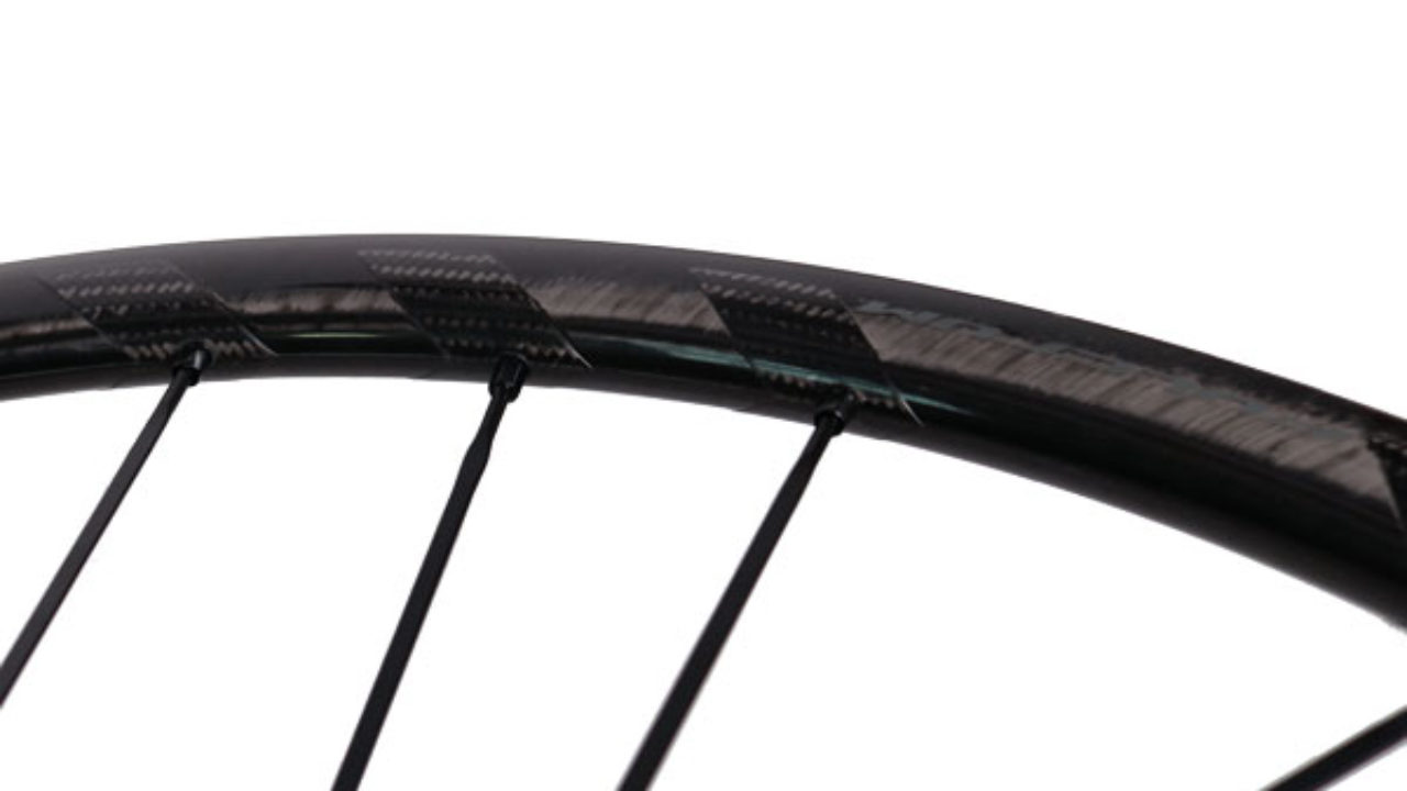 レーシングゼロカーボン CMPTZN DBを徹底解剖！これがクライマー歓喜の