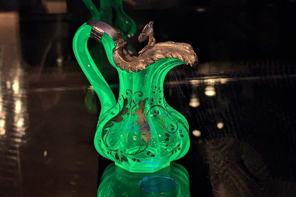 日本で唯一『ウランガラス』でオリジナルグラスを作れる工房へ行って