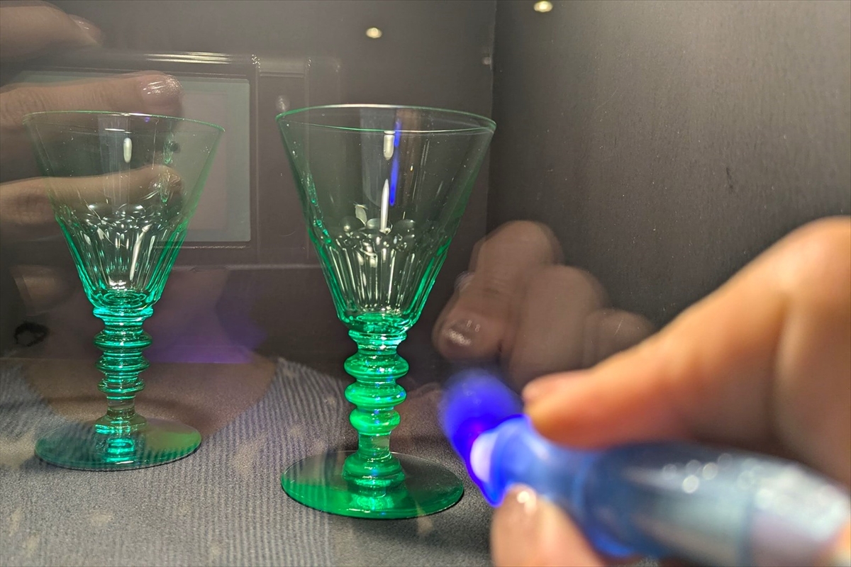 日本で唯一『ウランガラス』でオリジナルグラスを作れる工房へ行って