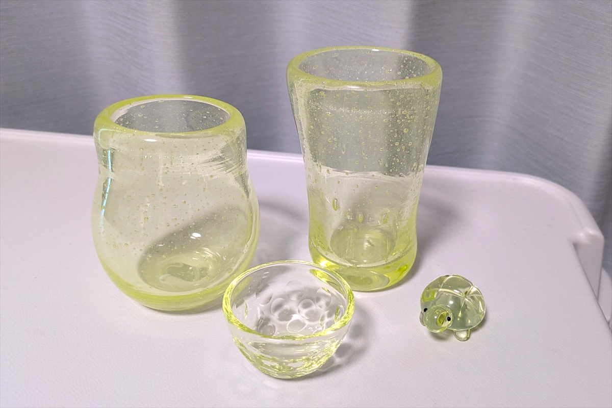 日本で唯一『ウランガラス』でオリジナルグラスを作れる工房へ行って