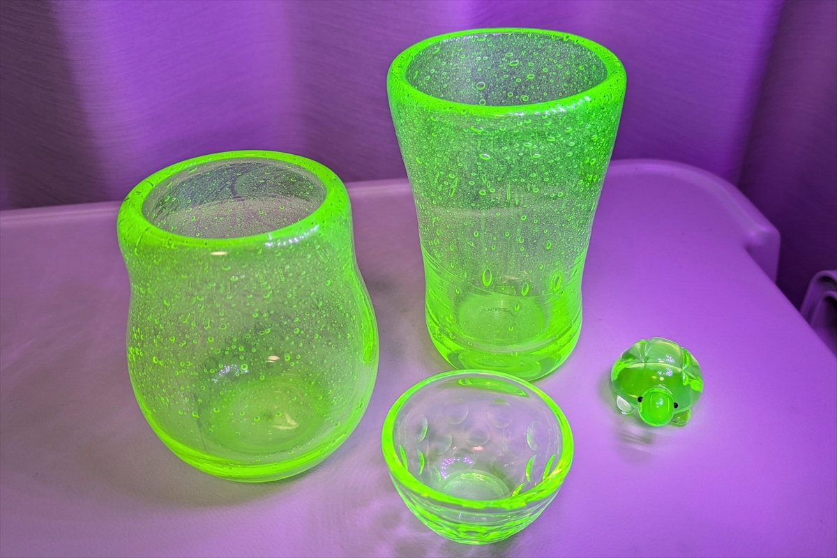 日本で唯一『ウランガラス』でオリジナルグラスを作れる工房へ行って