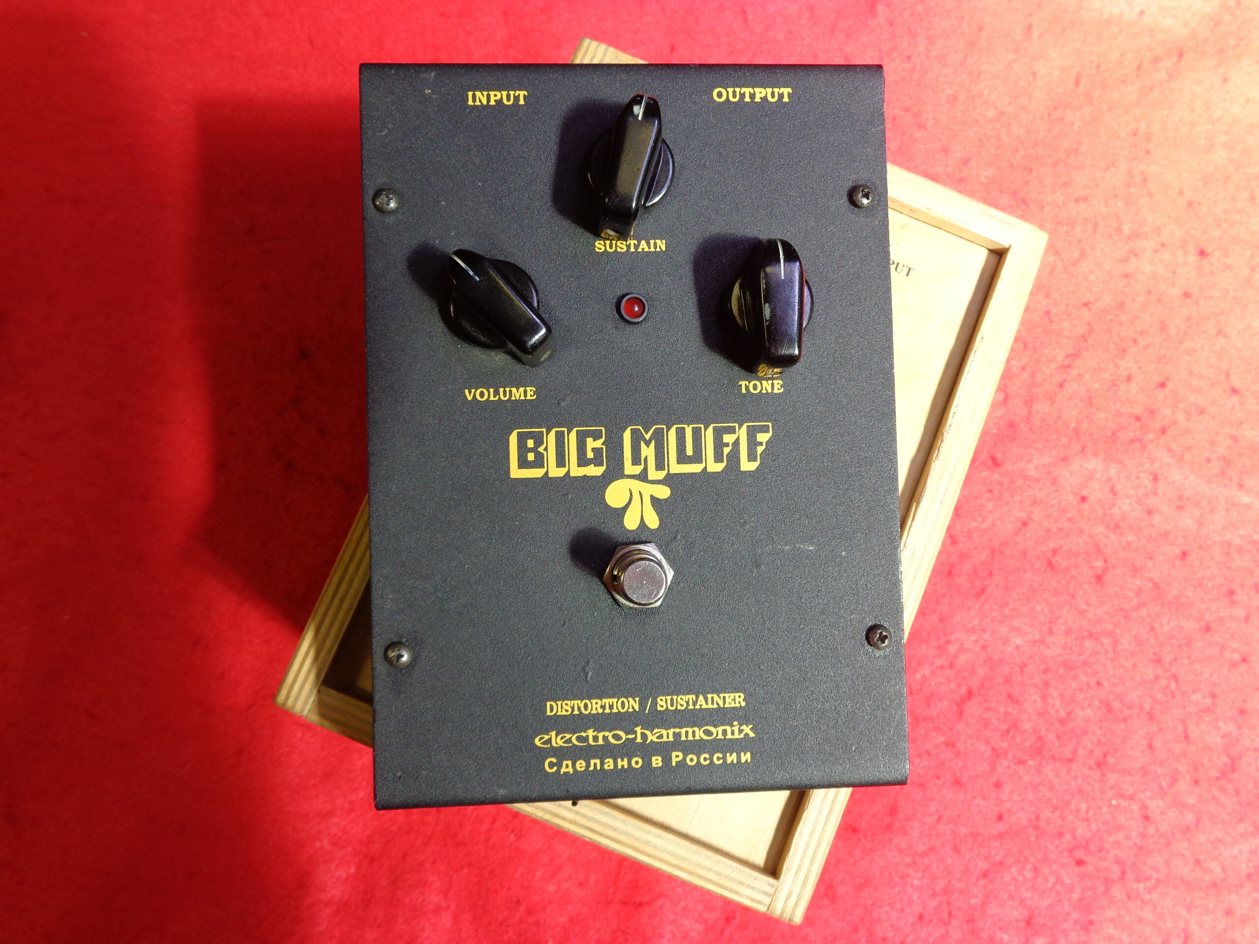 Electro Harmonix Russian Big Muff with wooden box - Rockhaus