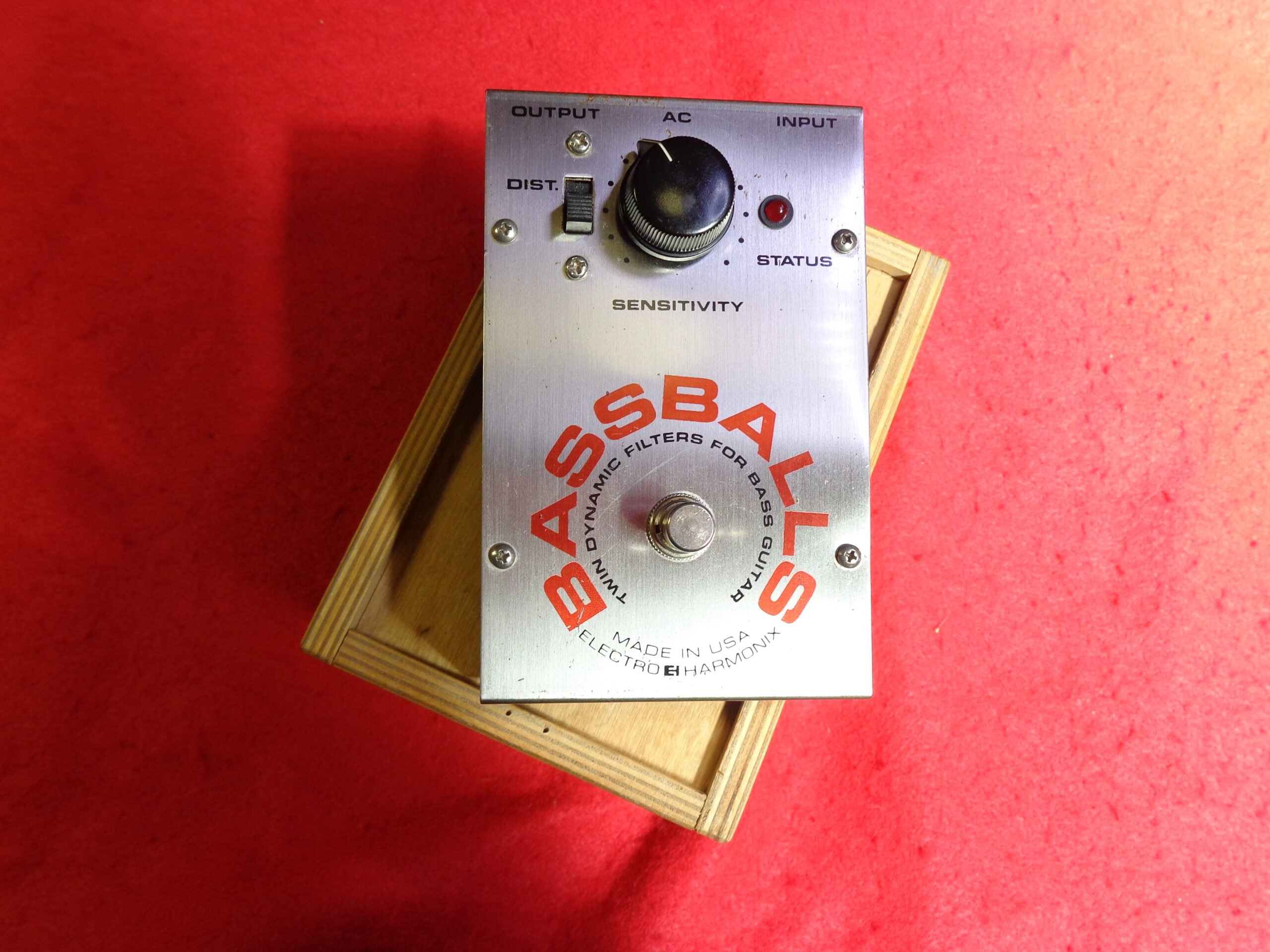 Electro Harmonix Bass Balls with wooden box - Rockhaus Guitars and