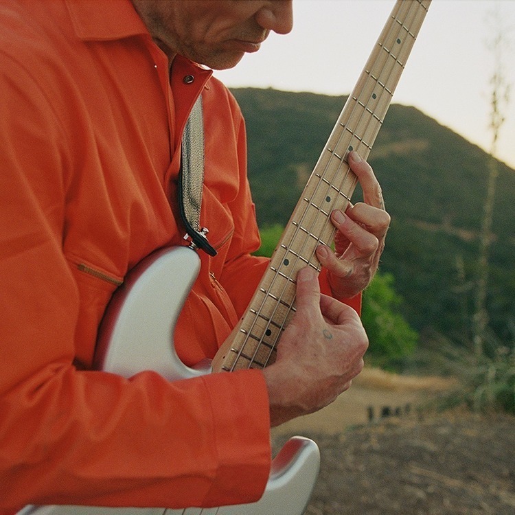 レッチリのフリー、シグネイチャーモデルのジャズベースが日本でも販売