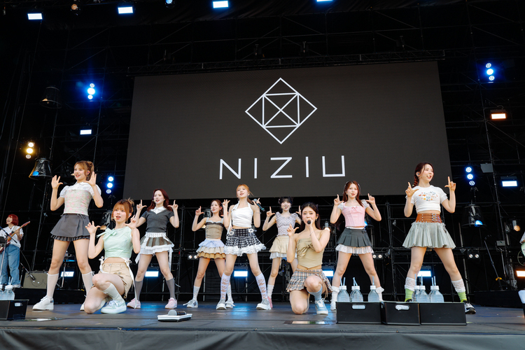 NiziU - JAPAN JAM 2025 ライブ写真＆セットリスト｜音楽情報サイト