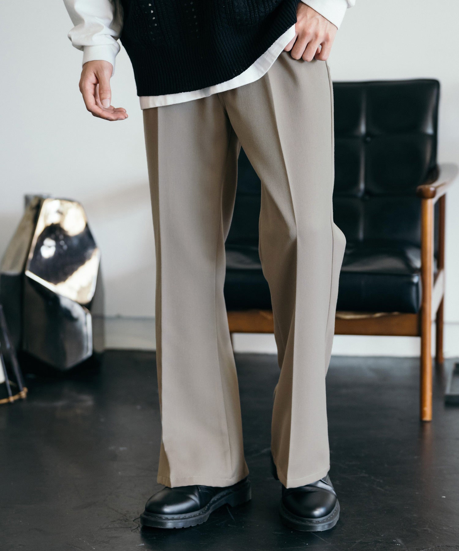 TRストレッチ センタープレス ブーツカットフレアスラックスパンツ 美