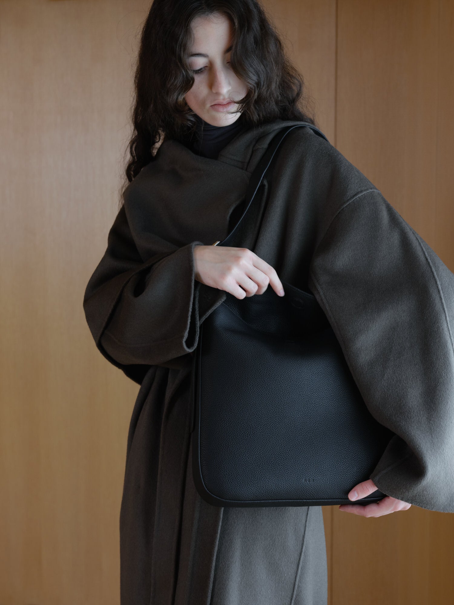 Double flap shoulder bag Textured