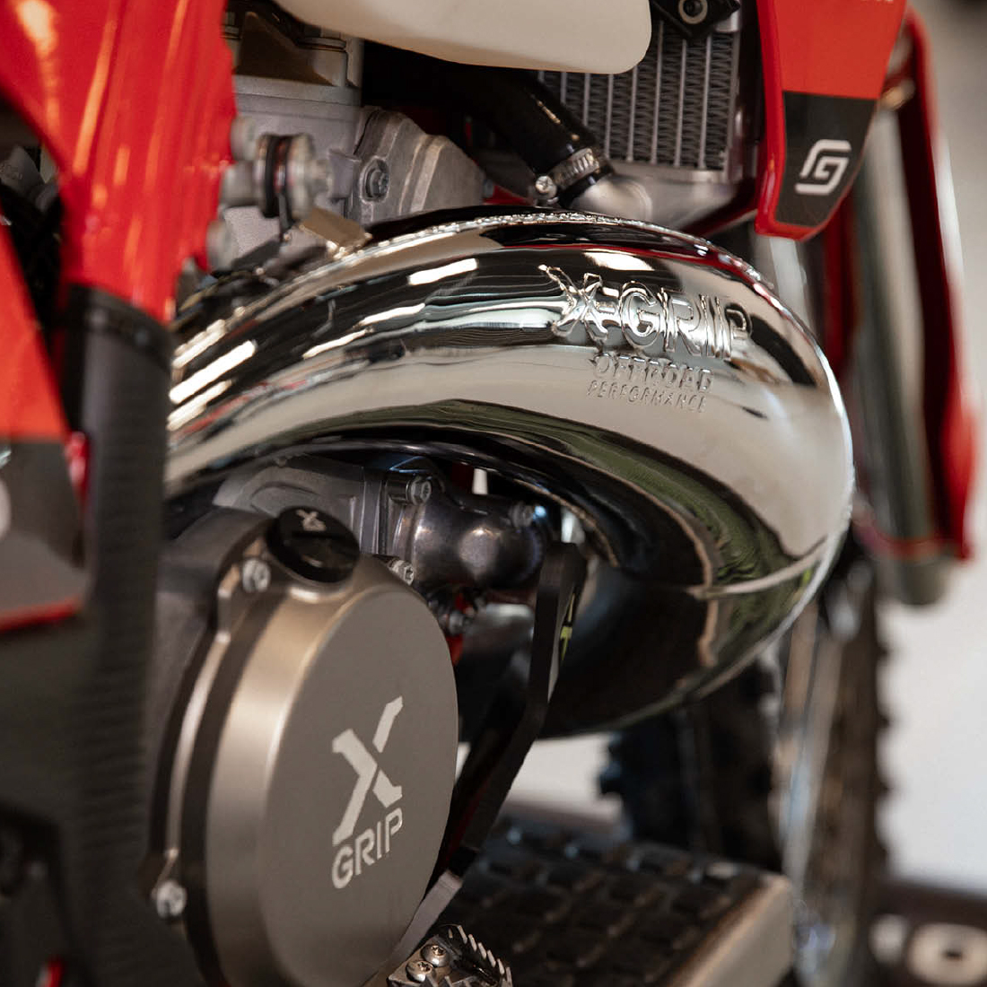 新車外し　タイヤ　前後2本　KTM exc ハスクバーナ　gasgas TE 2024 2025 GASGAS EC 300 250 特大パワーバルブカバー＆スロットル