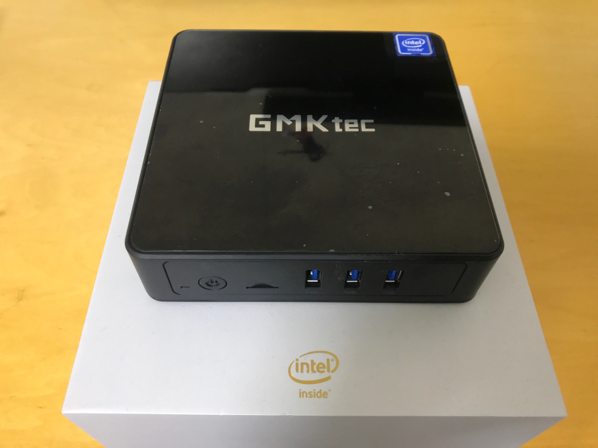 GMKtec NucBox3を買う - The Running Dog in Dog Years