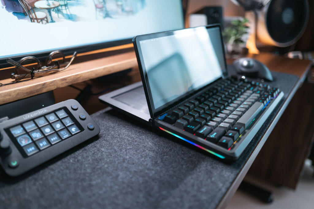 Kwumsy K3 レビュー。13インチタッチ対応モニター付き多機能メカニカル