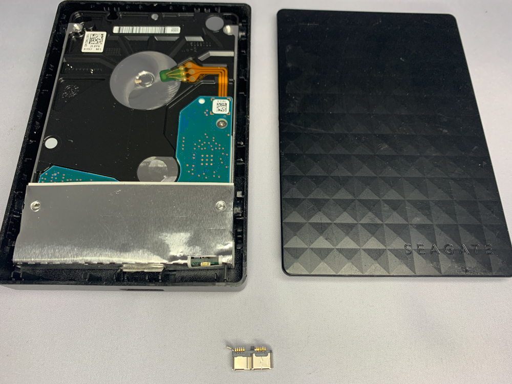 Seagate ポータブル外付けハードディスクの接続口が取れた 修理しま