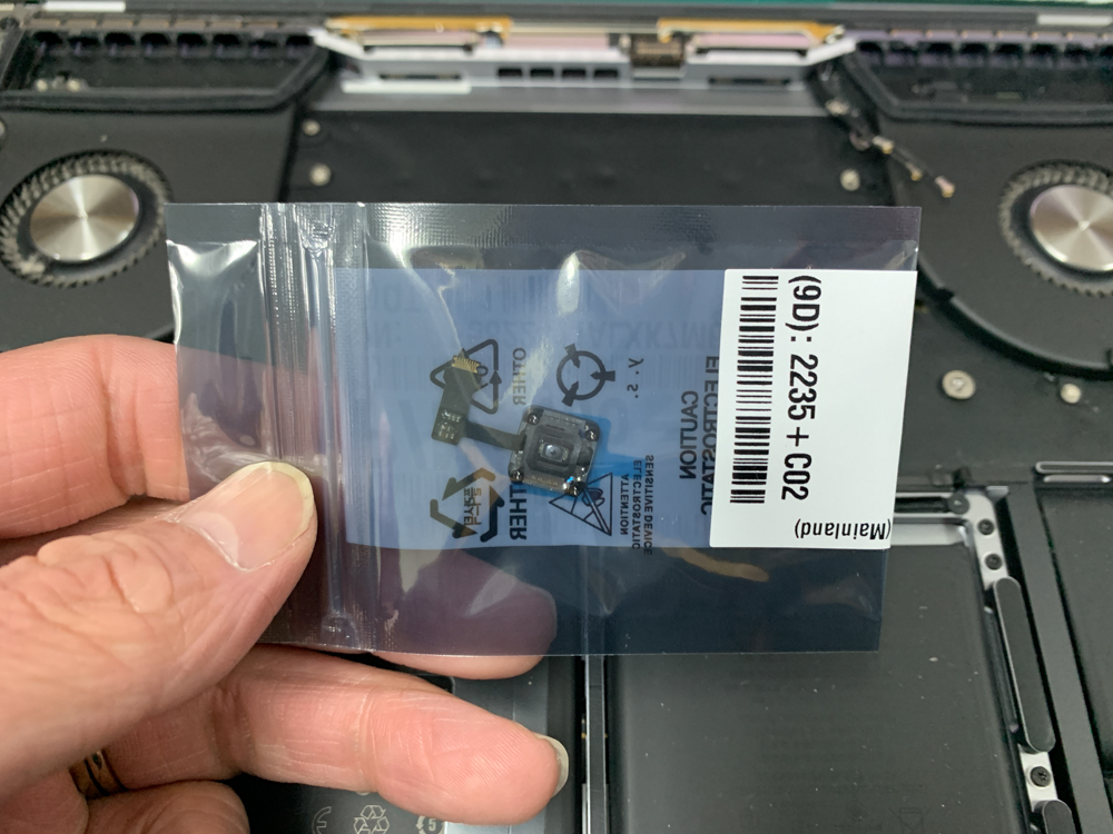 MacBook Pro修理 - Apple品質のロジックボード交換で高品質を実現