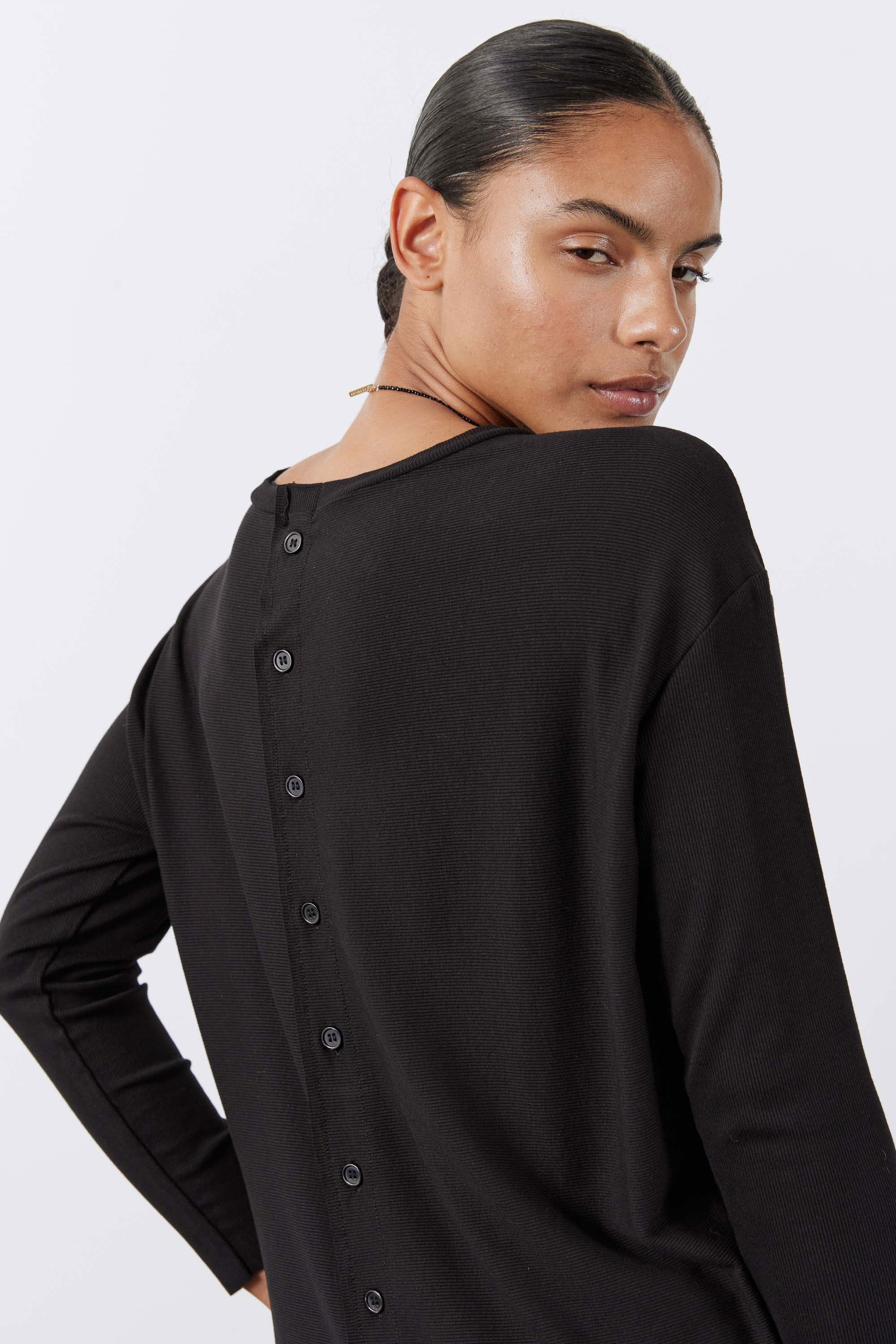 Essential Top With Buttons In The Back | Black – Ruti