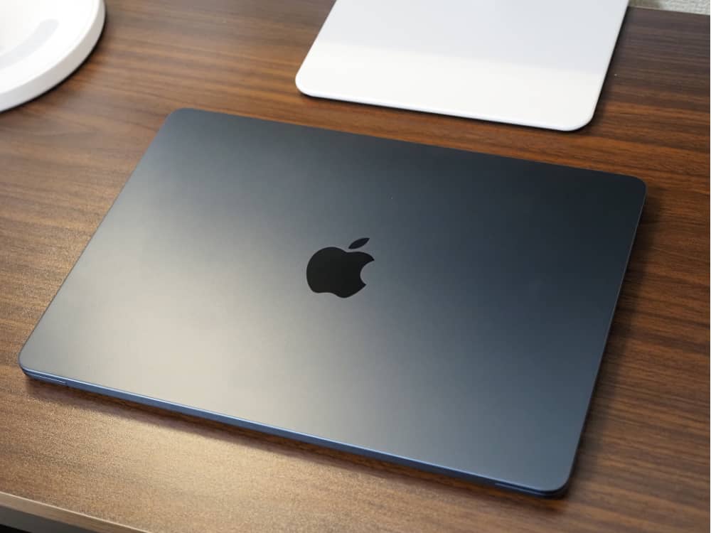 MacBook Air M3 ミッドナイトを徹底レビュー｜13インチの洗練された