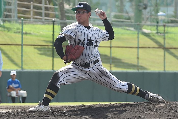 八重山商工逃げ切る 宮古に6－4 二回に一挙5点、圧倒的な打撃力 沖縄県
