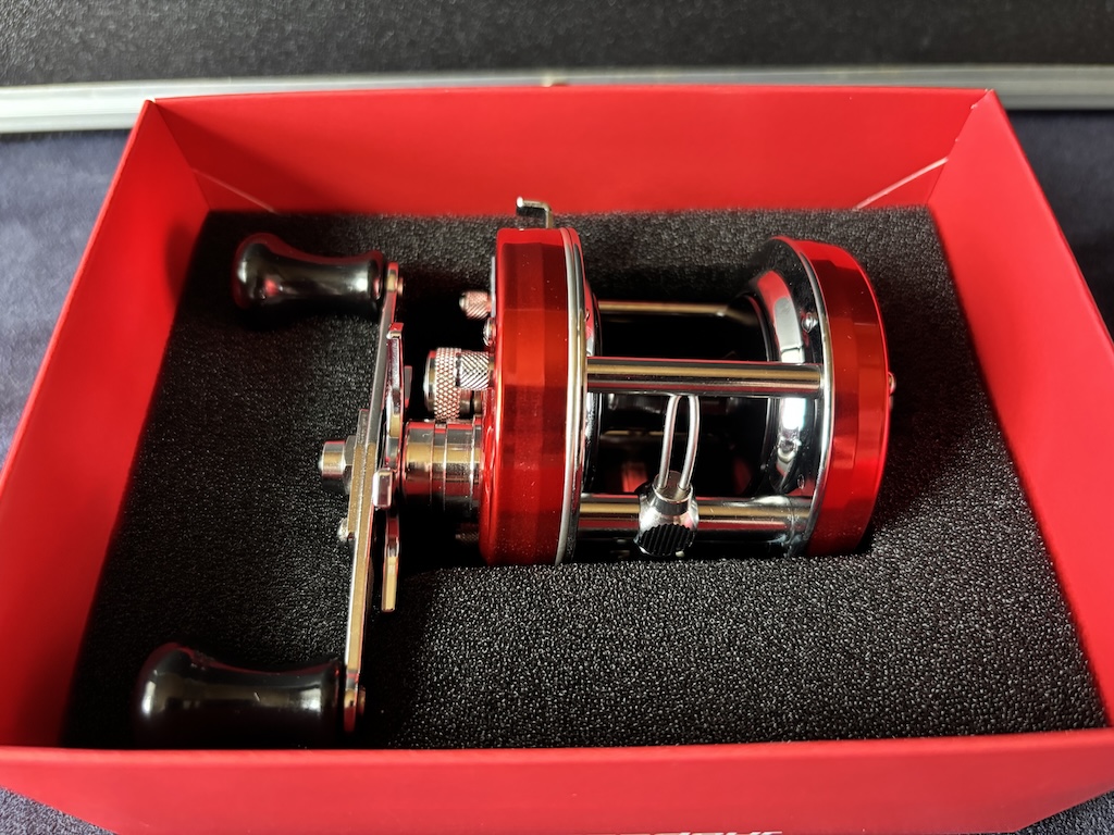 最後のスウェーデン製？アブ5500ファクトリーチューンレッド購入