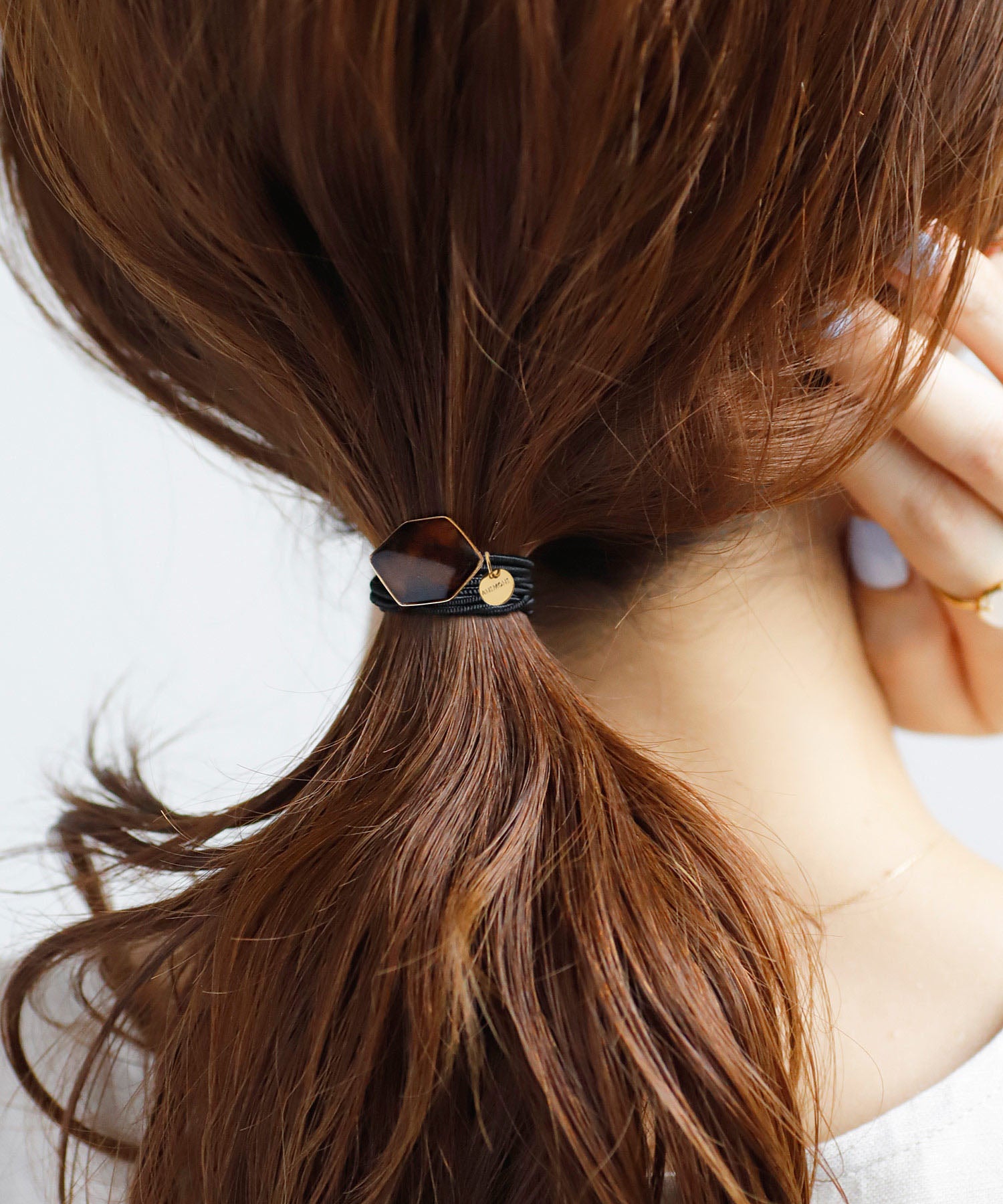 ANEMONE】ゴールドフレームの艶めきヘキサゴンプレートのヘアゴム