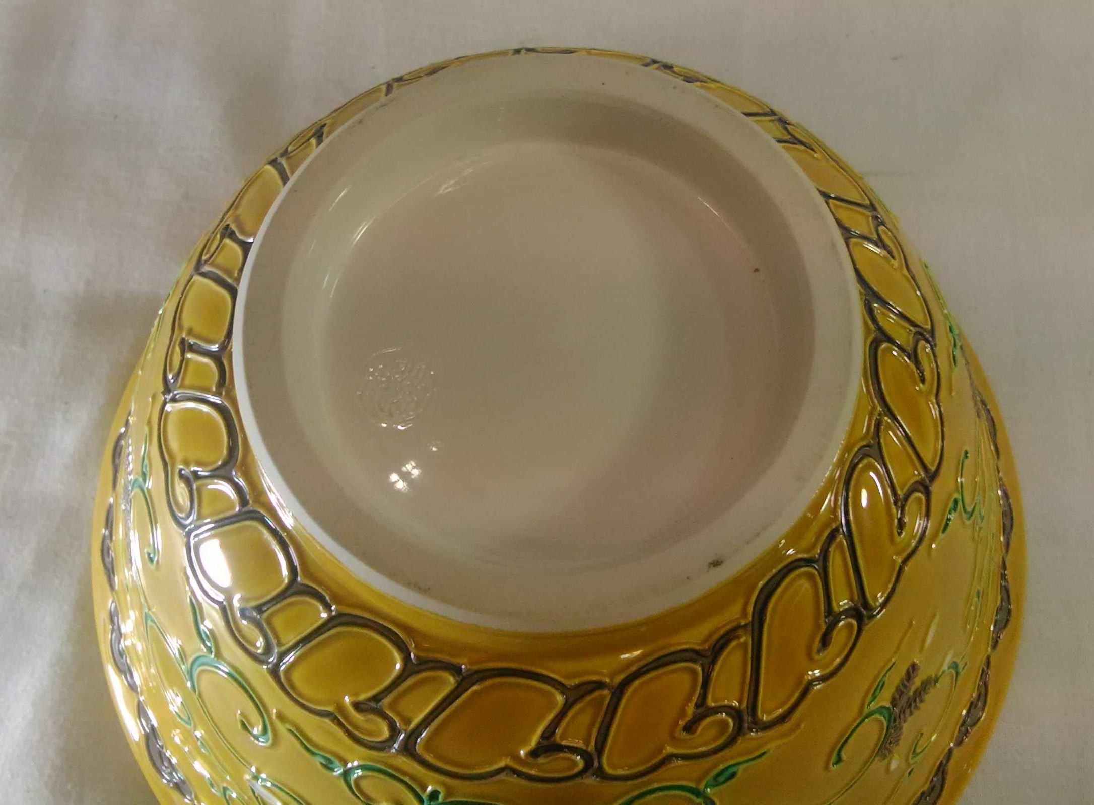 古代黄交趾松唐草菓子鉢 翠嵐作