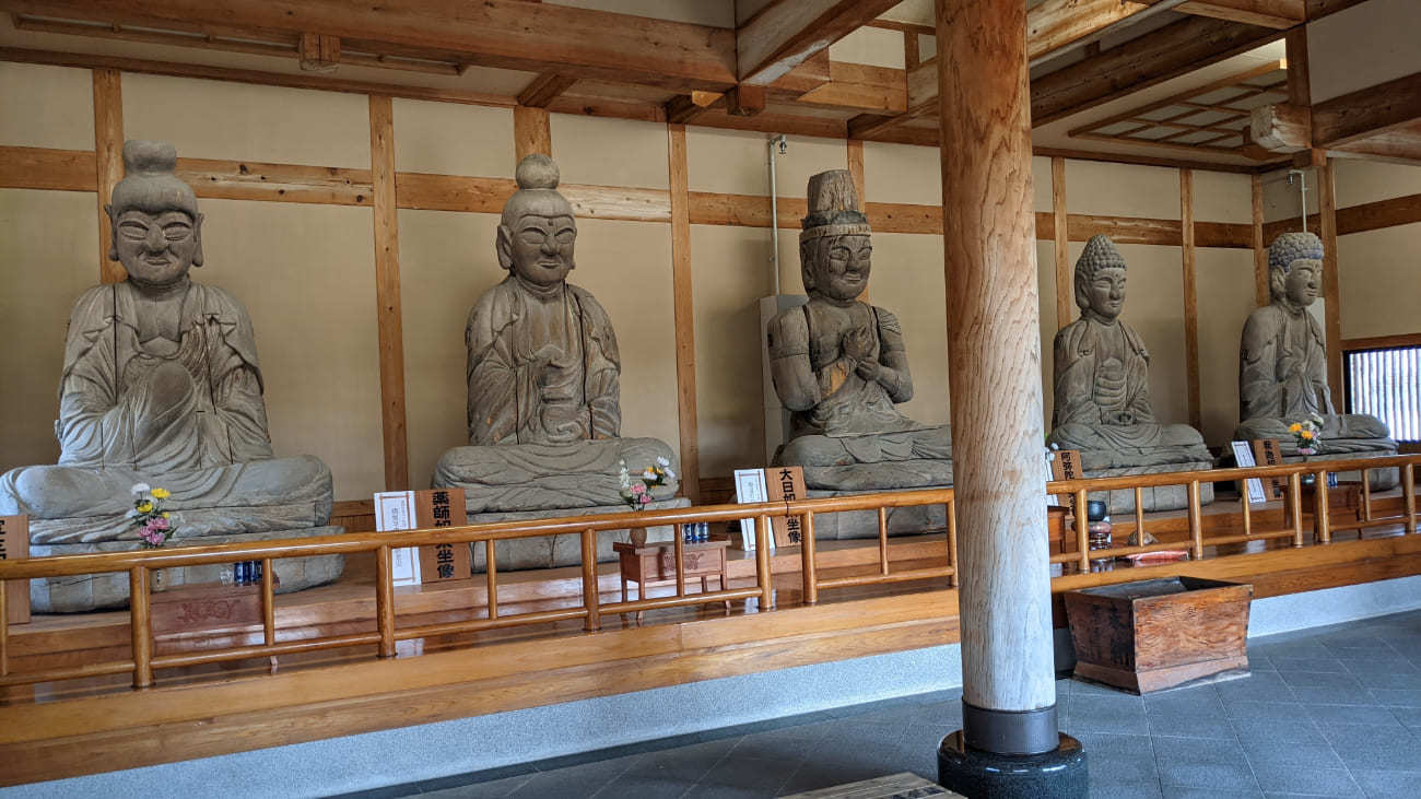 国内最大級の坐像｜宮崎県西都市の日向国分寺跡・木喰五智館を巡る