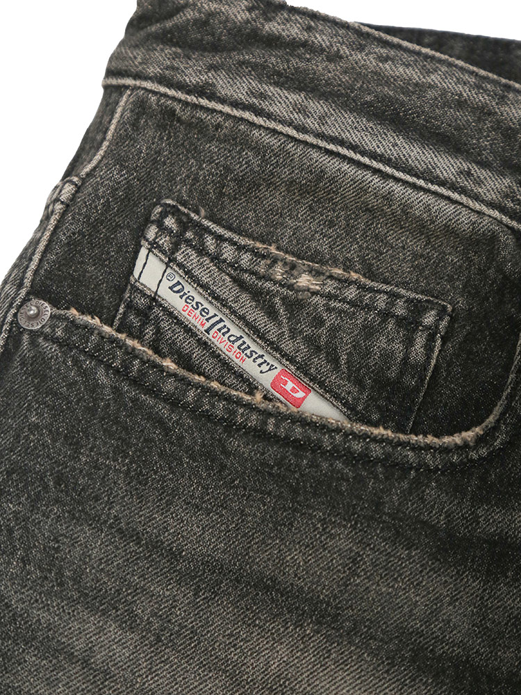 DIESEL (ディーゼル) ダメージ加工 ボタンフライ ジーンズ D-MACRO
