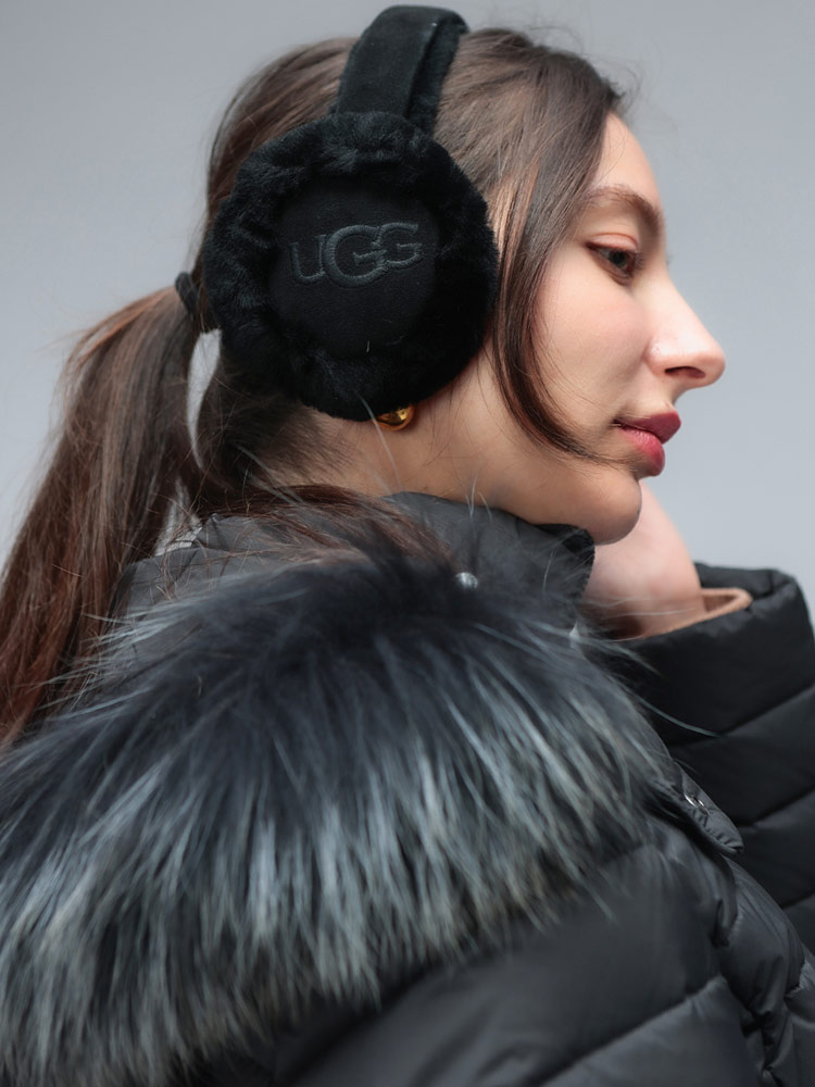 UGG (アグ) ロゴ 刺繍 シープスキン ボア イヤーマフ 耳当て SHEEPSKIN
