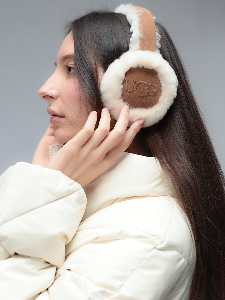 UGG (アグ) ロゴ 刺繍 シープスキン ボア イヤーマフ 耳当て SHEEPSKIN