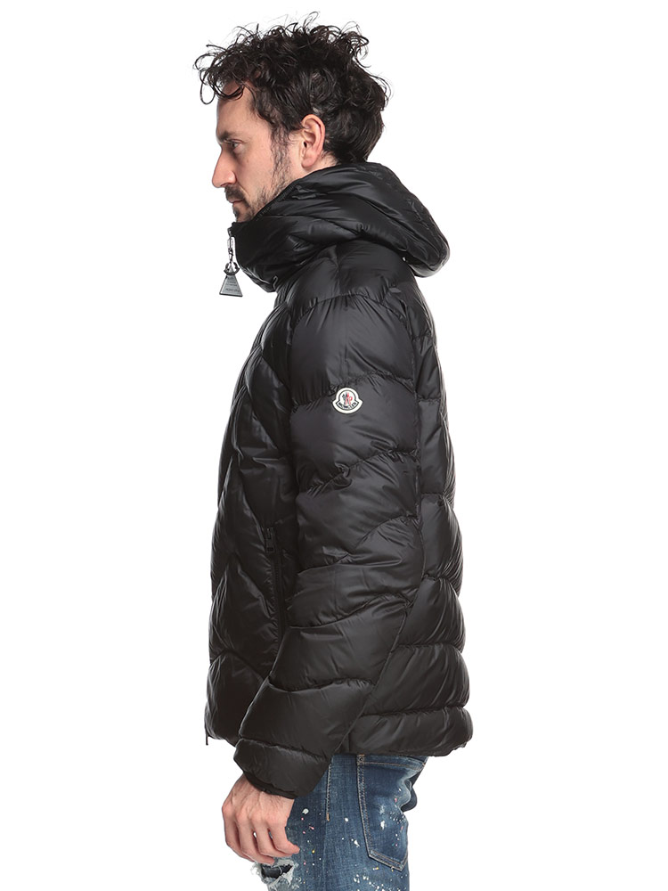 MONCLER (モンクレール) カーブキルティング フルジップ ショート