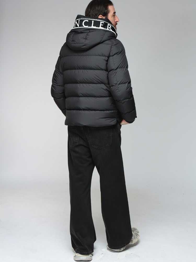 MONCLER (モンクレール) フードロゴ フルジップ ダウンジャケット