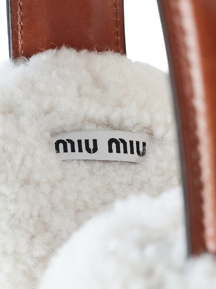 MIU MIU (ミュウミュウ) ロゴ レザー ボア イヤーマフ 耳当て