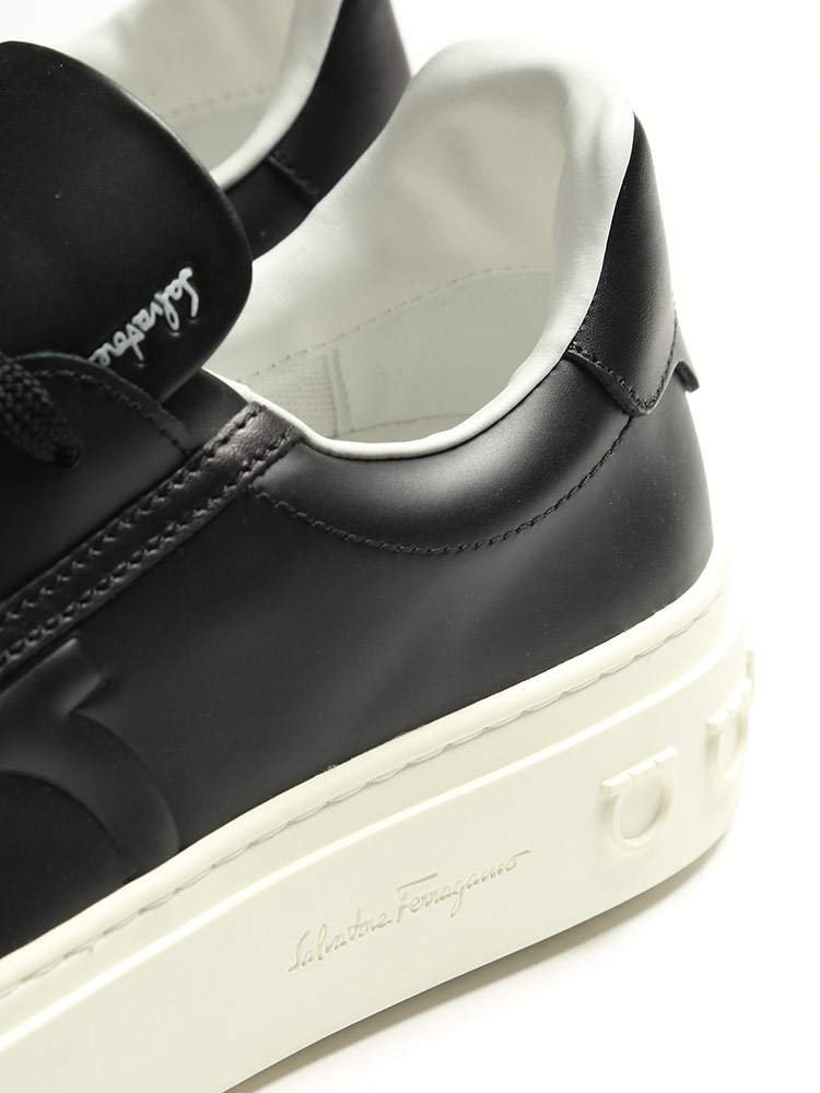 Salvatore Ferragamo (サルヴァトーレフェラガモ) レザー ガンチーニ型