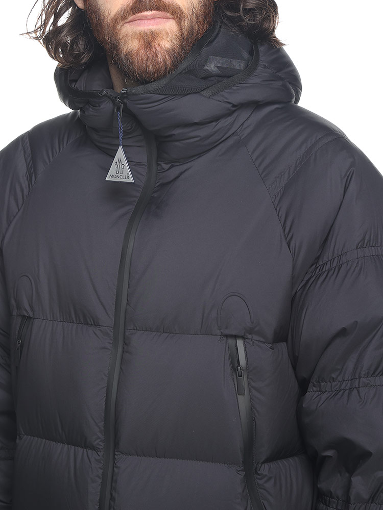 MONCLER (モンクレール) ワンポイント フルジップ ダウンコート ダウン