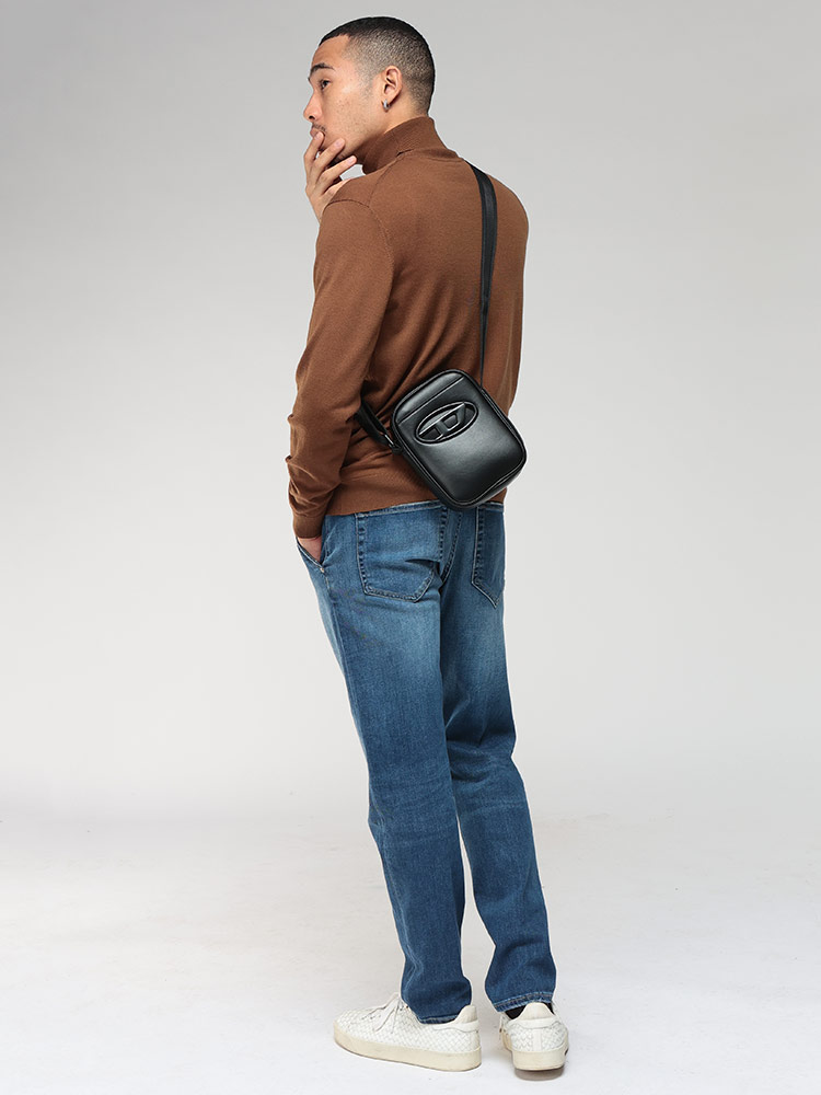 DIESEL (ディーゼル) オーバルD ロゴ フェイクレザー ボディバッグ