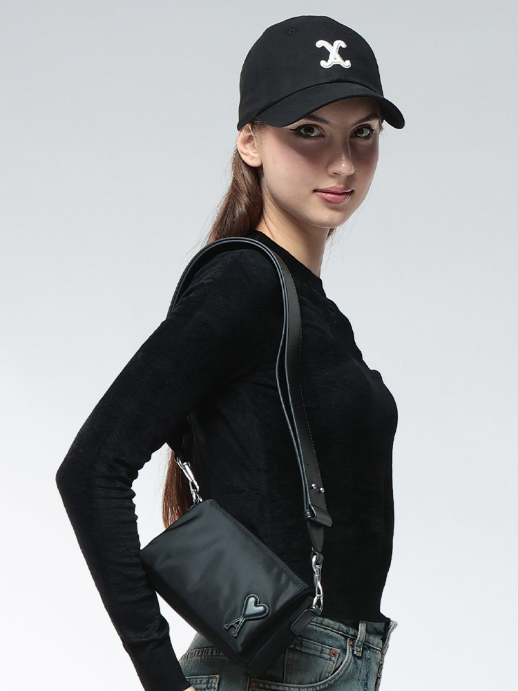 AMI PARIS (アミパリス) ナイロンキャンバス クロスボディバッグ